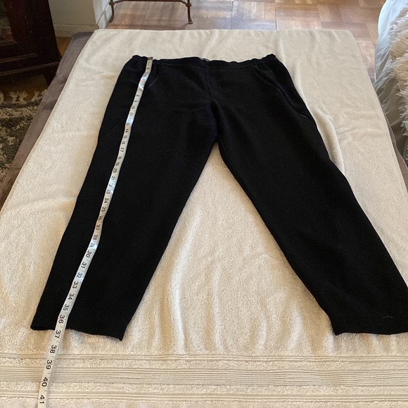 Vince gorgeous black satin piped joggers/trousers with great pockets - Picture 7 of 15